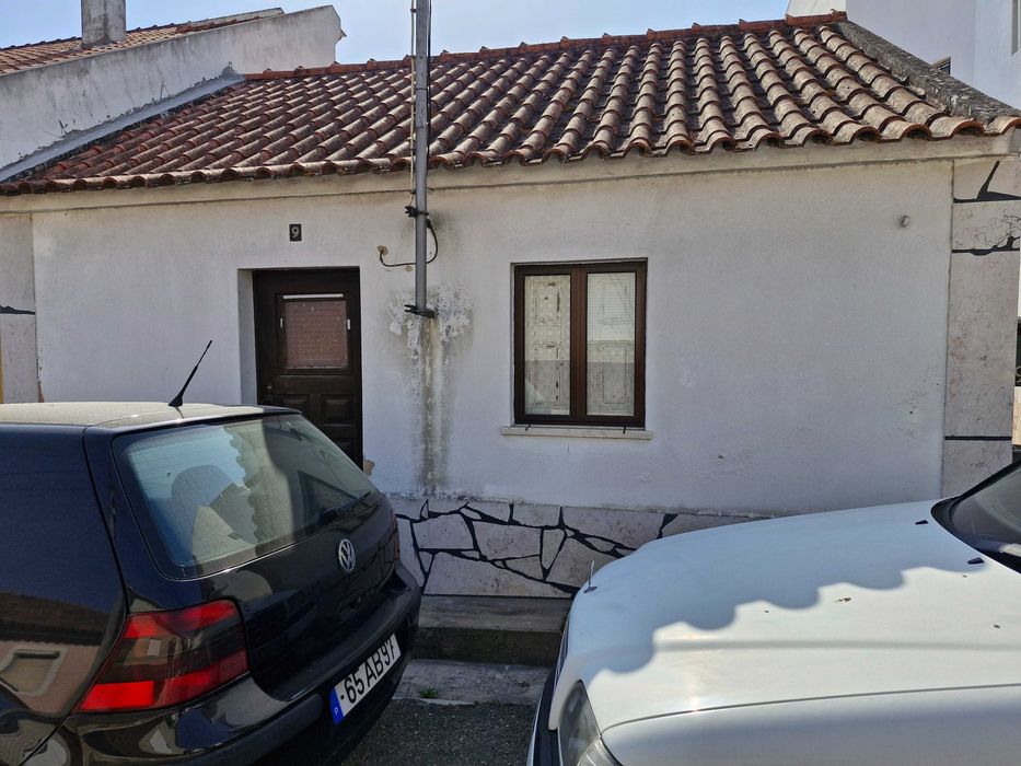 Terreno Urbano com 2 casas em Vale de Santarém