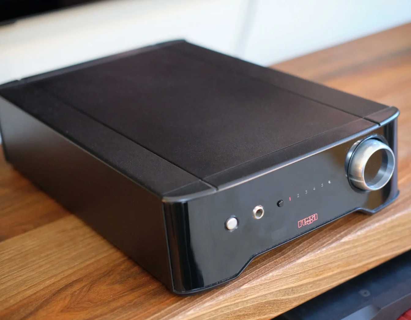 Amplificador Rega Brio