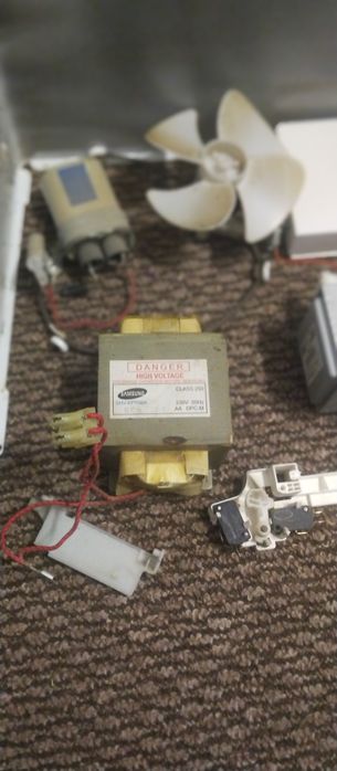 Запчастини до мікрохвильовки самсунг MW711KR