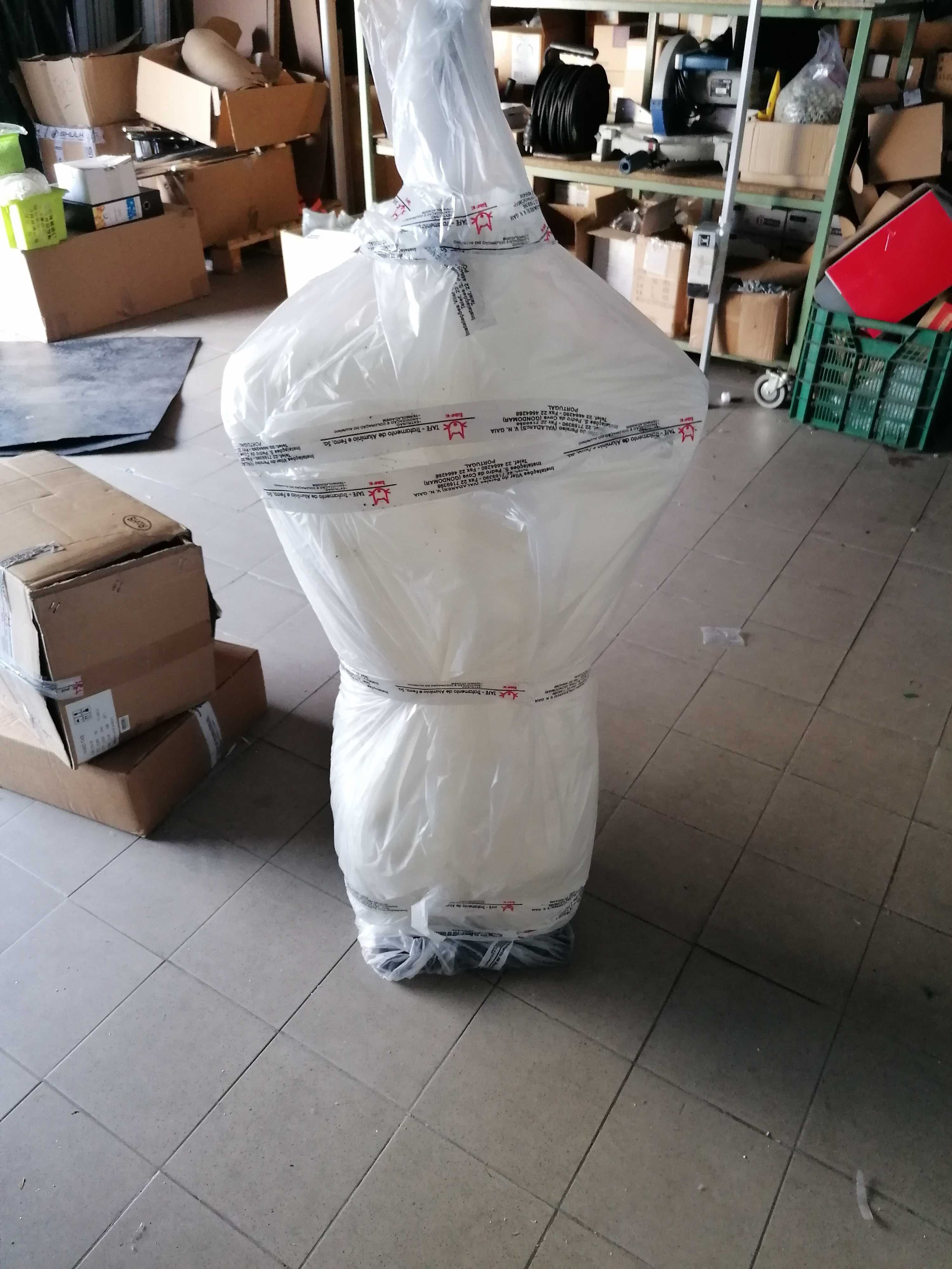 Manequim homem (3)e um de criança em bom estado.