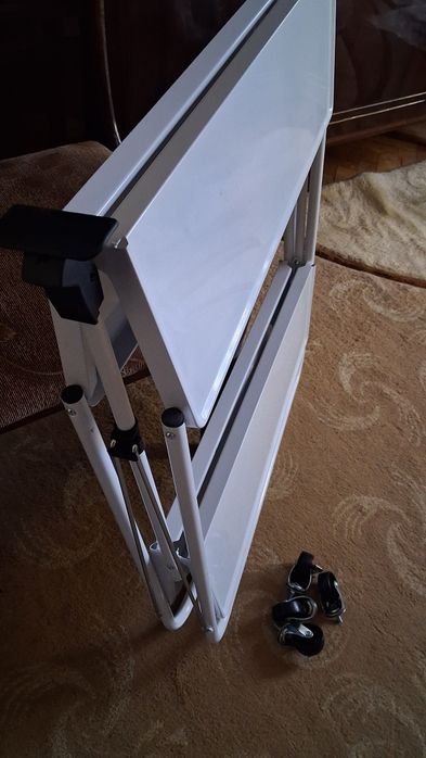 Металевий розкладний двоярусний столик