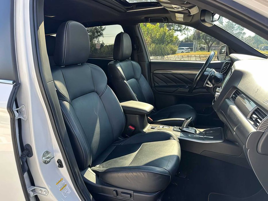 Mitsubishi Outlander      2020