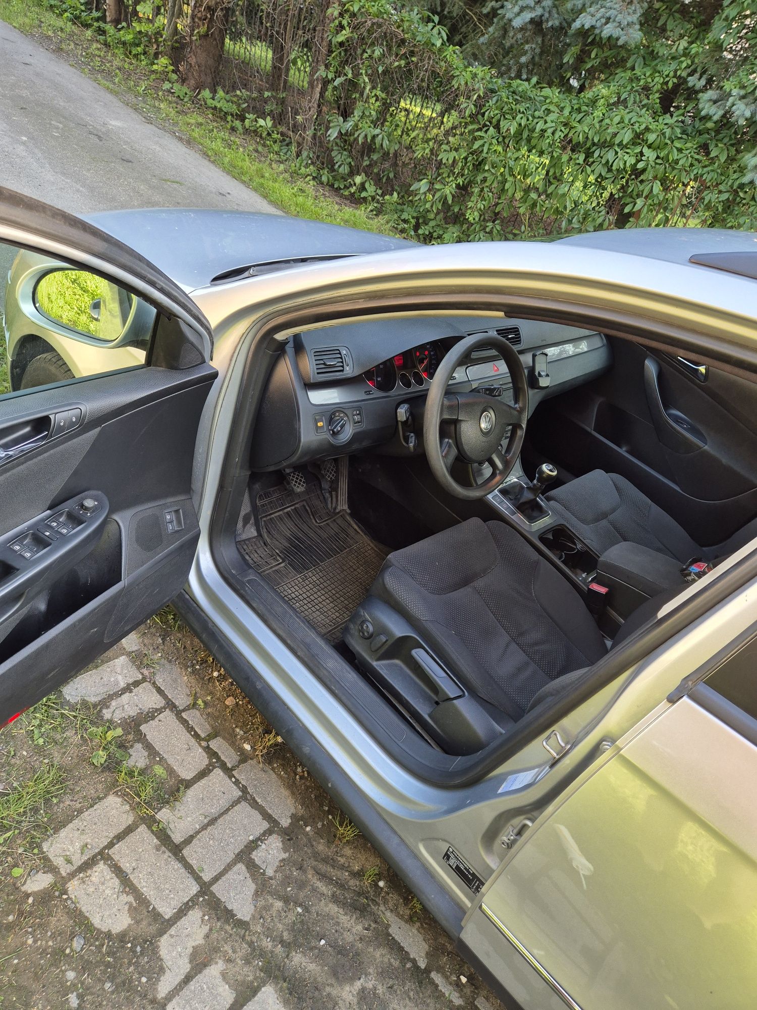Sprzedam vw passat b6 1.9tdi, 2007r doinwestowany.