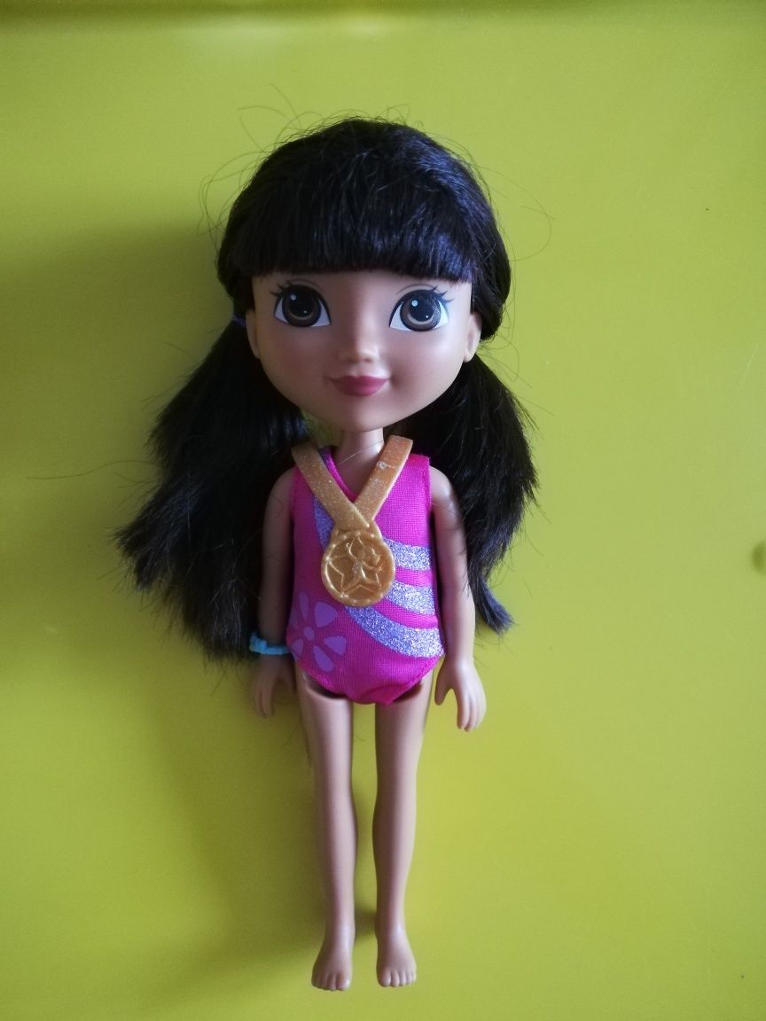 Lalka Dora gimnastyczka Mattel