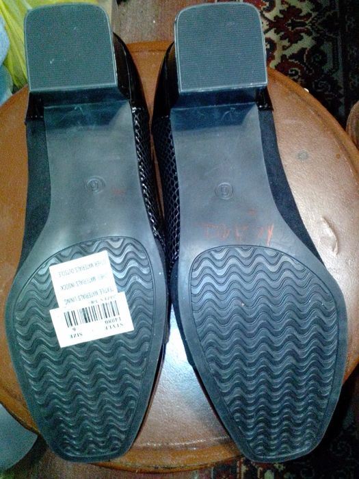 Продам жіноче взуття, три пари.Дивіться будь ласка