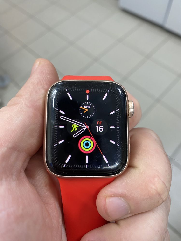 Продам часи Apple Watch Series 4 40mm