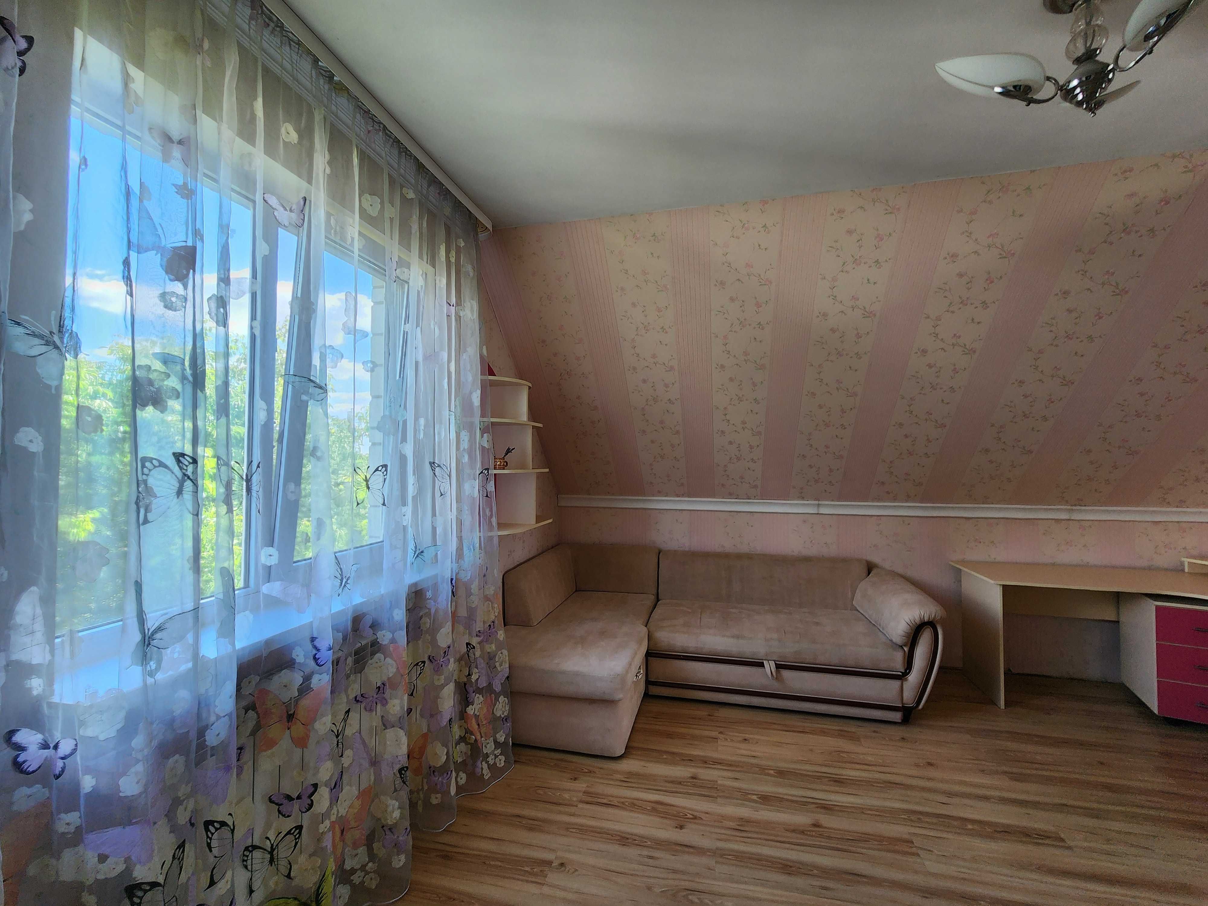 ВІтаю! Продам прекрасний будинок в передмісті Києва.