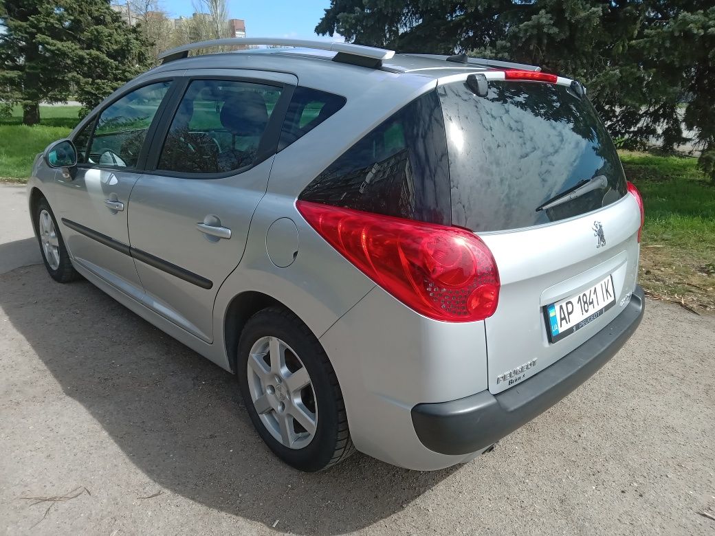 Автомобіль Peugeot 207