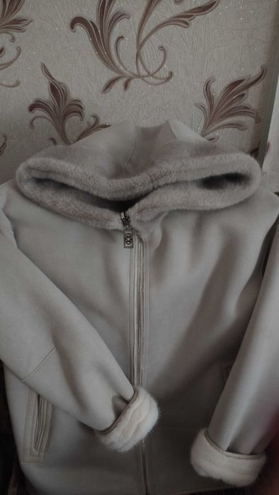 Продам дубльонку жіночу , двостороння