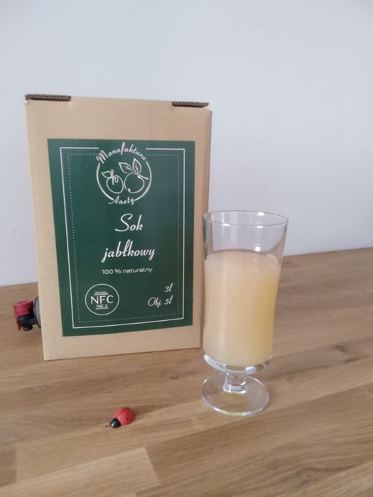 Tłoczony sok jabłkowy, jabłka, sliwki, przetwory, dzemy