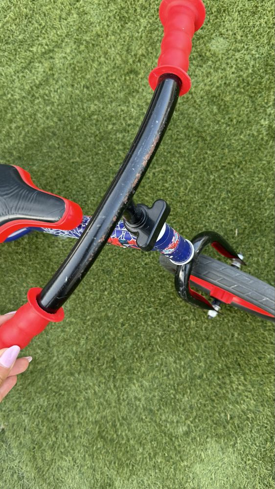 Bicicleta de equilibrio homem aranha