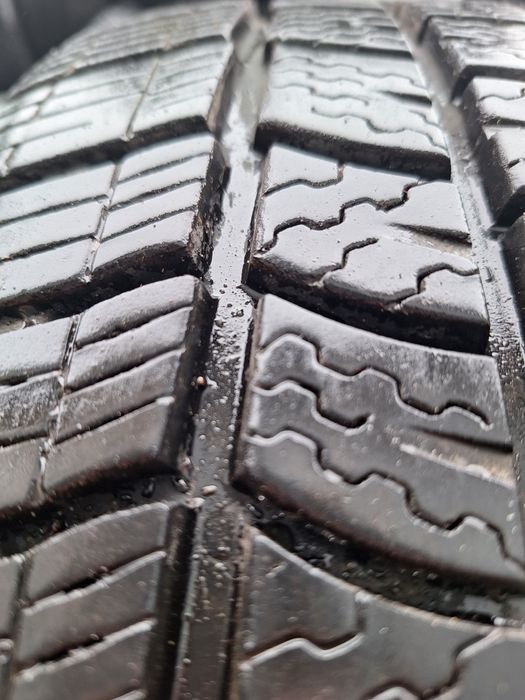 Opony wielosezonowe 225 55 R17 c Vredestein Comtrac 2