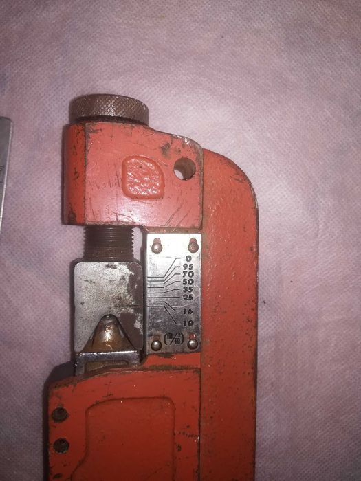 Alicate de crimpagem de terminais elétricos / cravar