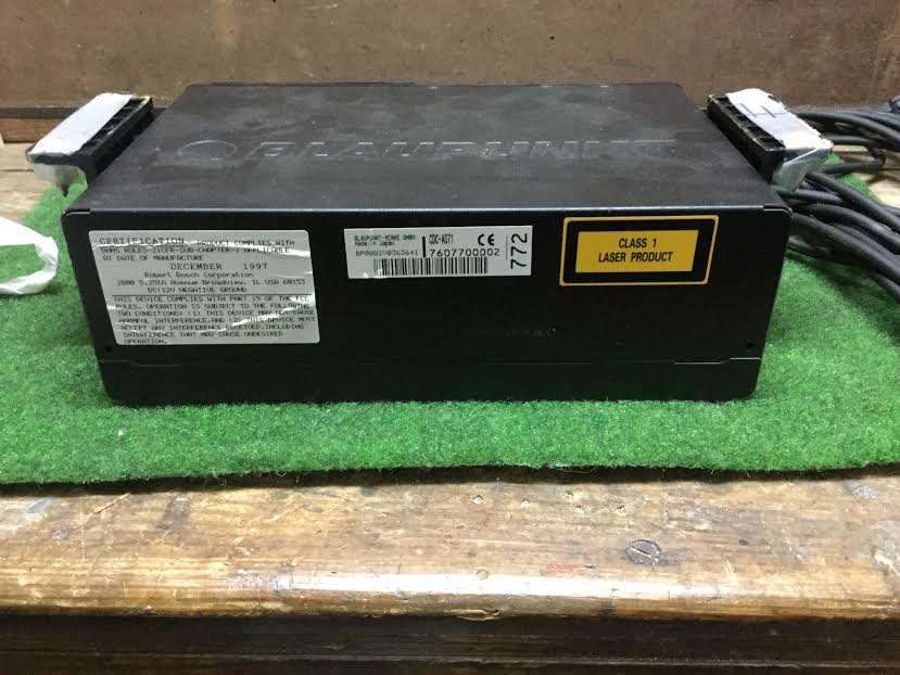 CD Changer “Blaupunkt” CDC-A071 – 10 CDs – Installation in the Trunk.64297674792833123