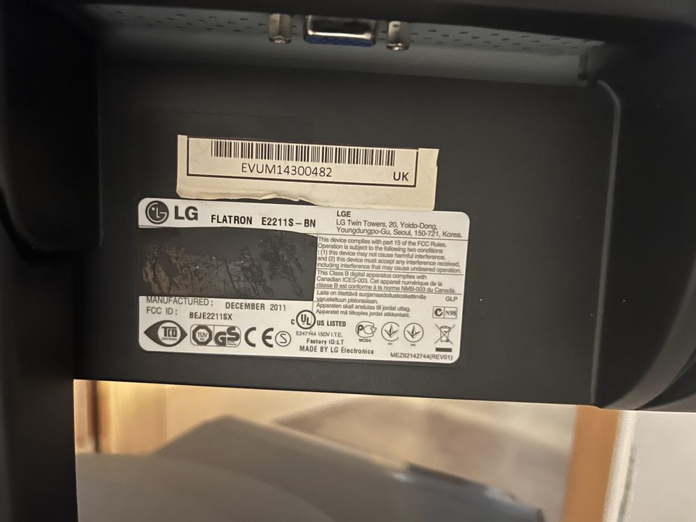 Monitor LG Flatron E2211