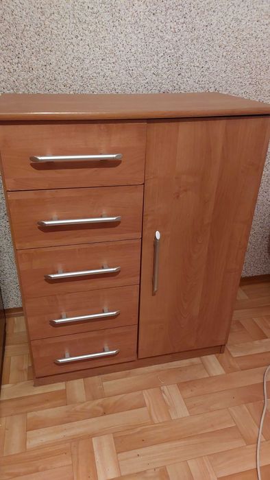 Szafka pokojowa lub do przedpokoju