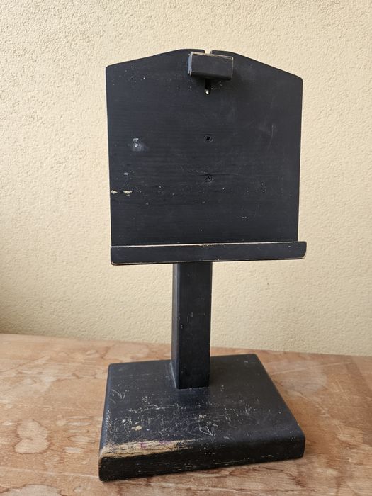 Дерев'яний тримач для планшета