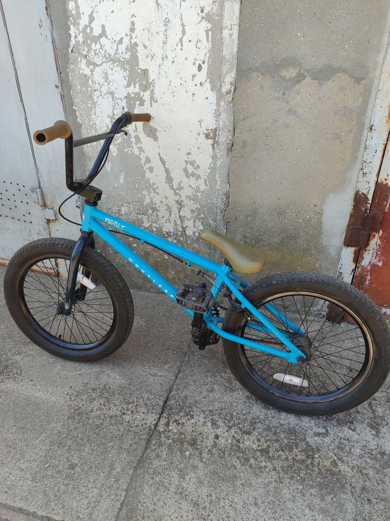 Велосипед BMX outleap revolt