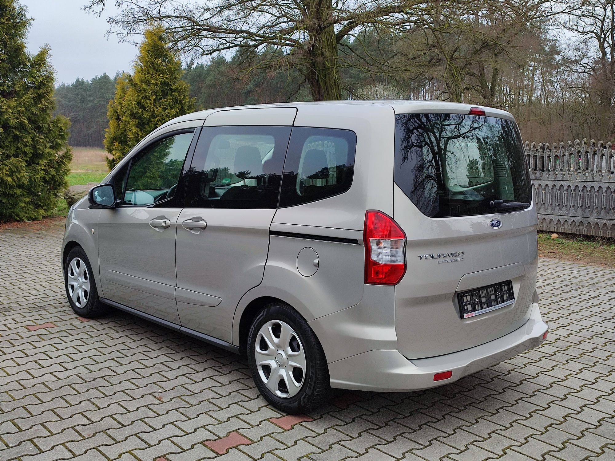 Ford Tourneo Courier  1.5 TDCI Klimatyzacja 5 osobowy !