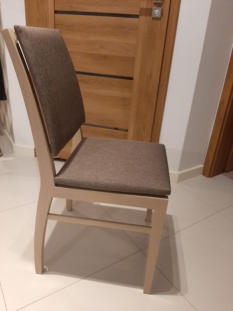 Krzesła tapicerowane Desjo