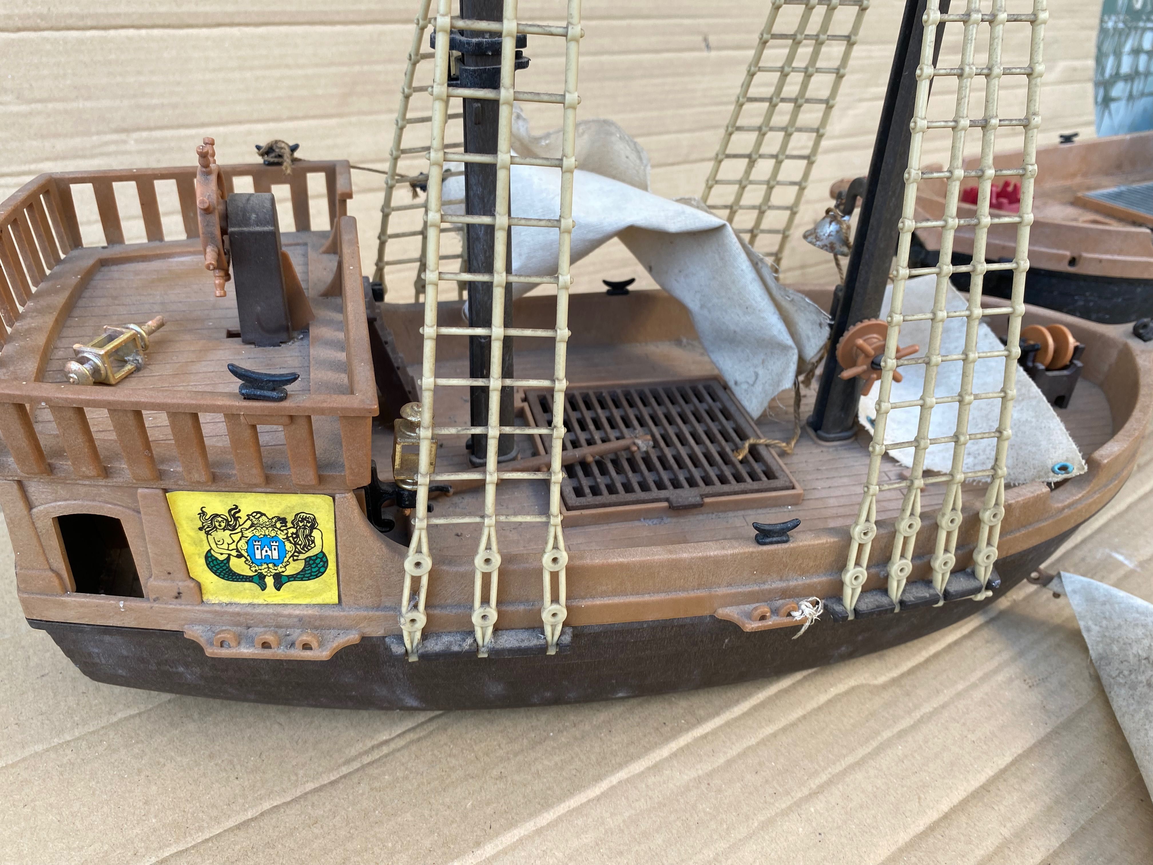 Barco dos piratas playmobil