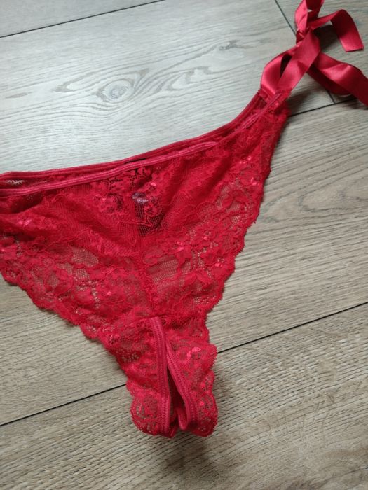 Koronkowe czerwone erotyczne majtki stringi ouvert Venus 52 XL XXL