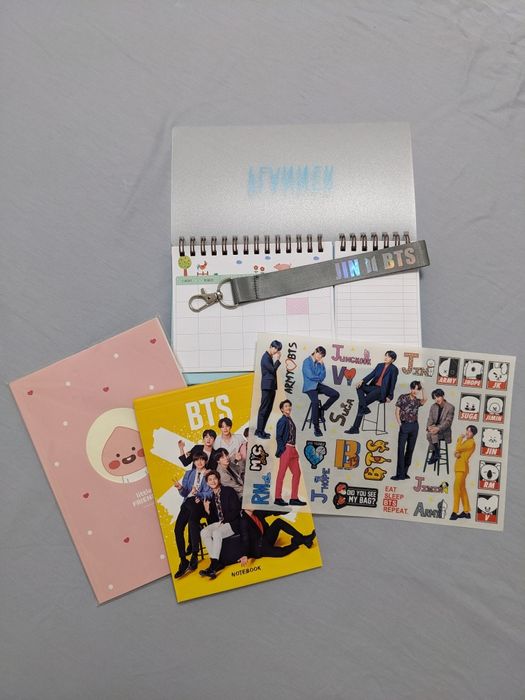 Брелок bts + наклейки bts + блокнот kakao friends+ планер