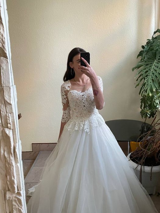 Весільна сукня