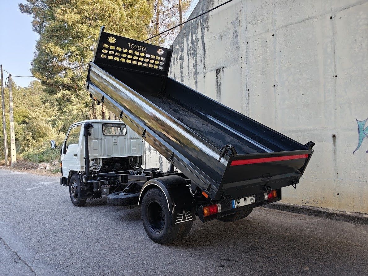 Toyota dyna 250 ligeira basculante com direção assistida