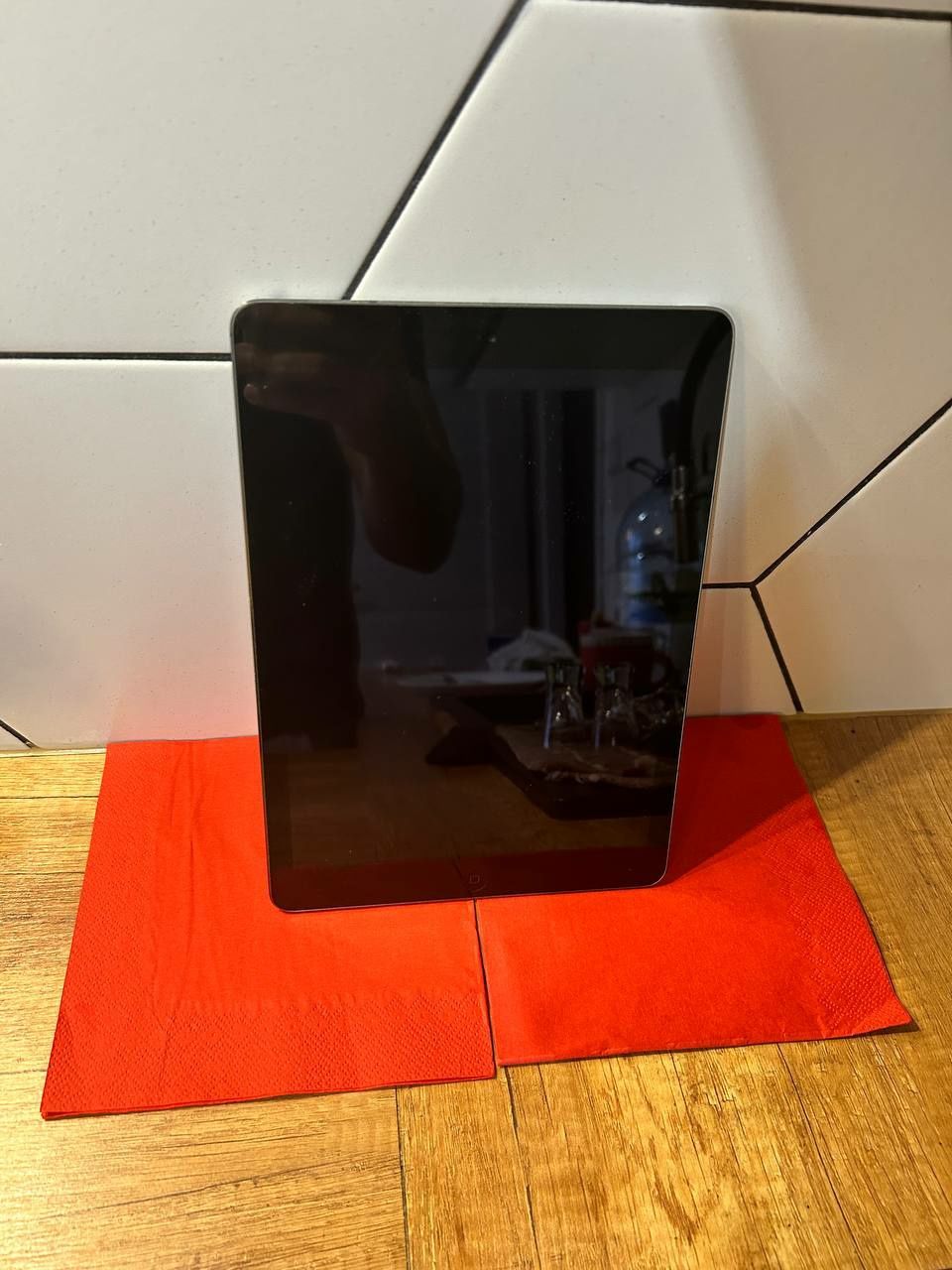 Tablet Apple iPad air - brak uszkodzeń i blokad