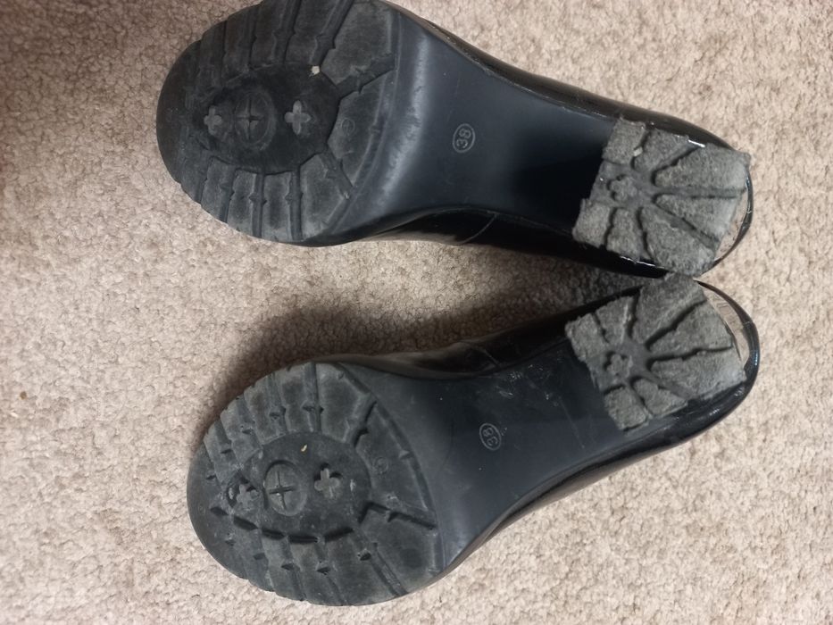 Женские туфли лакированные