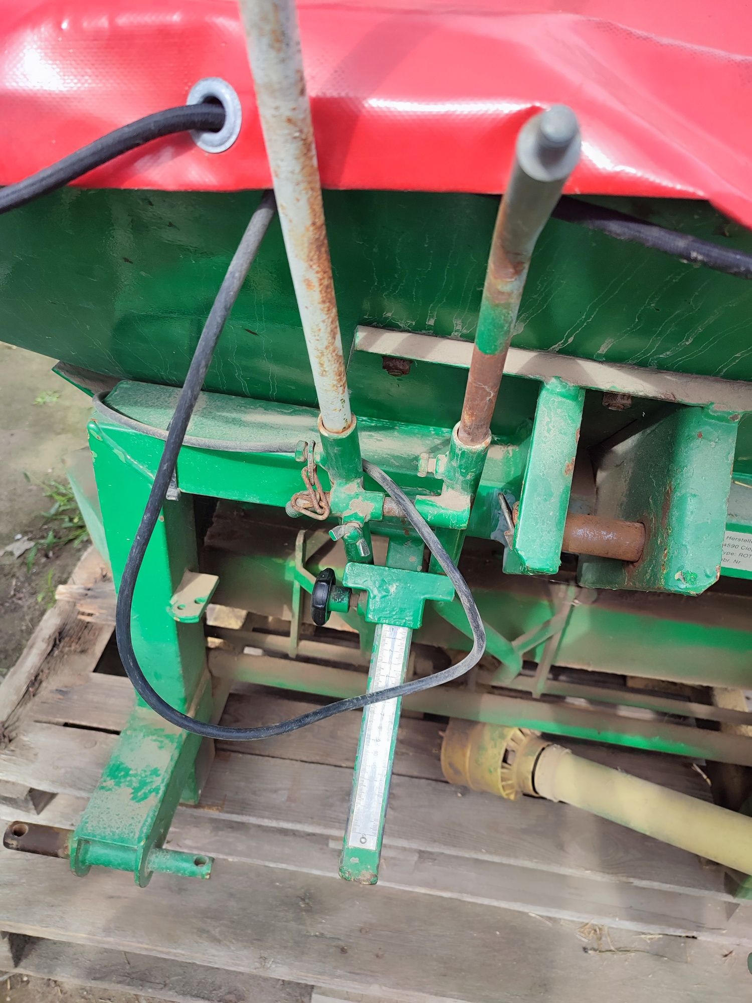 Rozsiewacz ROTINA 600 L