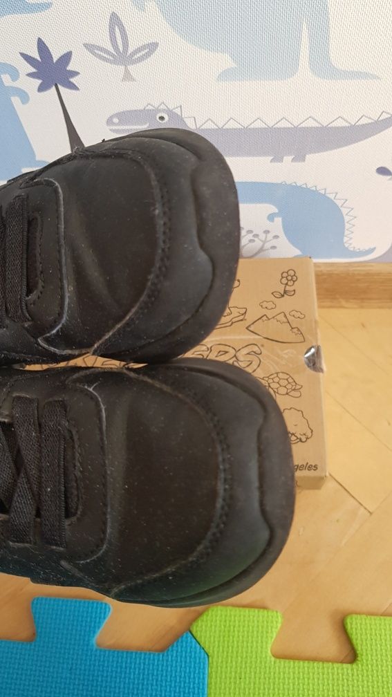 Skechers кросівки чоботи р. 31