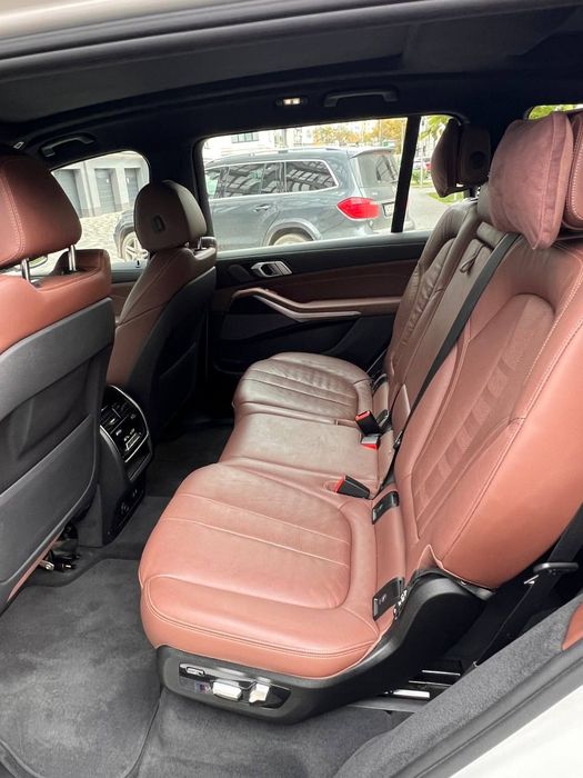 Продам BMW X7 2019 року, 30d в M-пакеті.

Пробіг: 99 000 км. Один влас