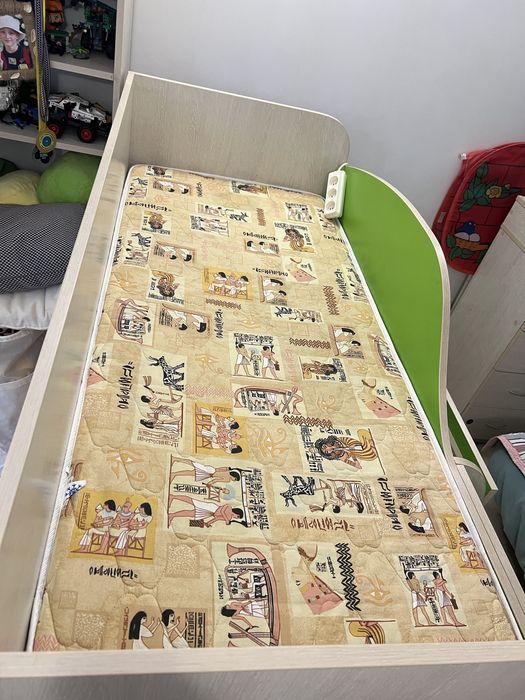 Ліжко чердак дитяче від 2-х до 7-9 років в гарному стані