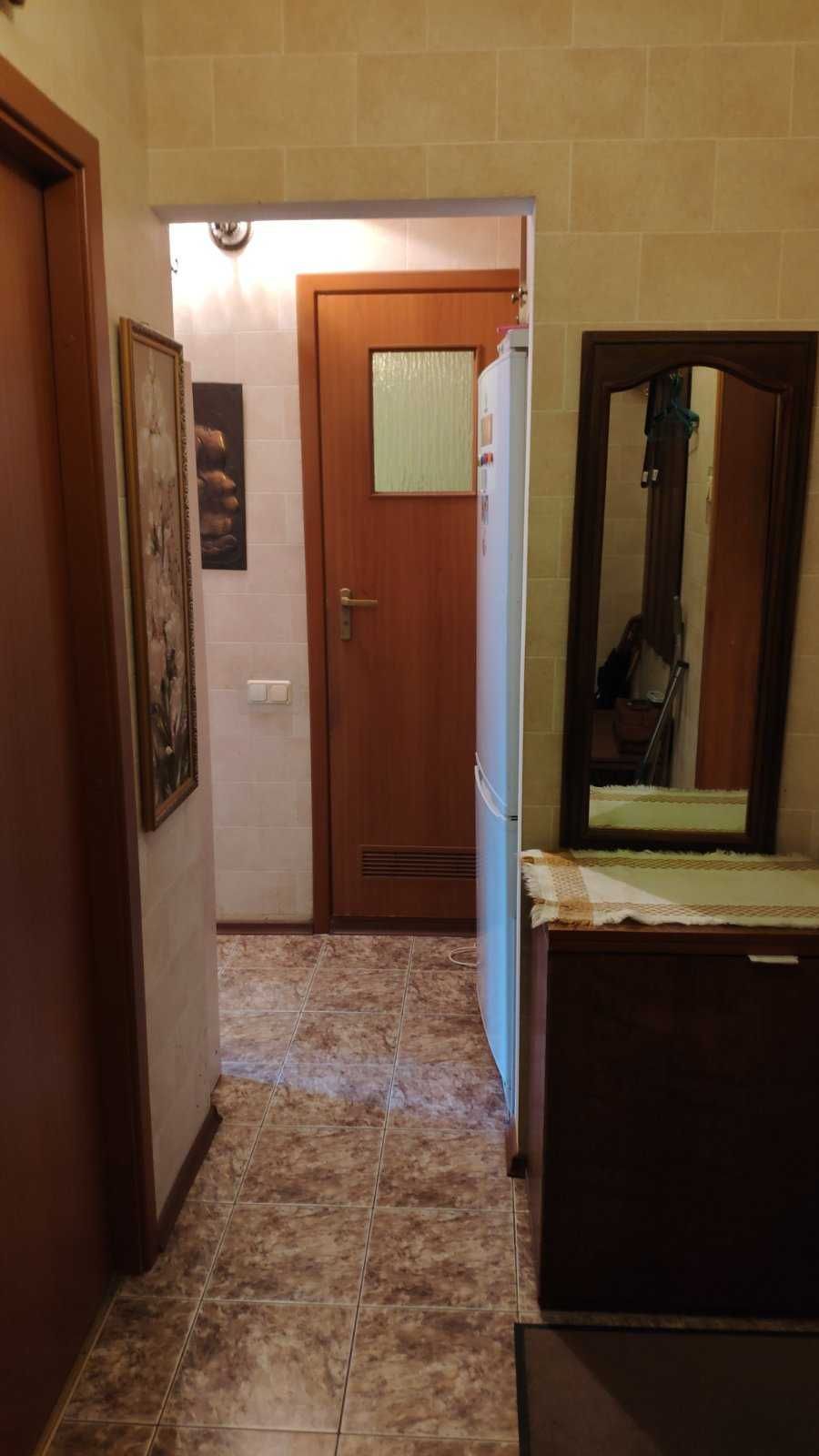 Продам 2-ух кімнатну квартиру м. Лук'янівська