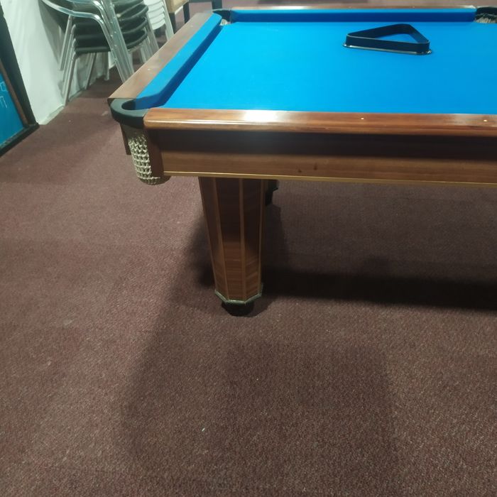 Mesa de snooker rubusta com três pedras em ardósia em óptimo estado