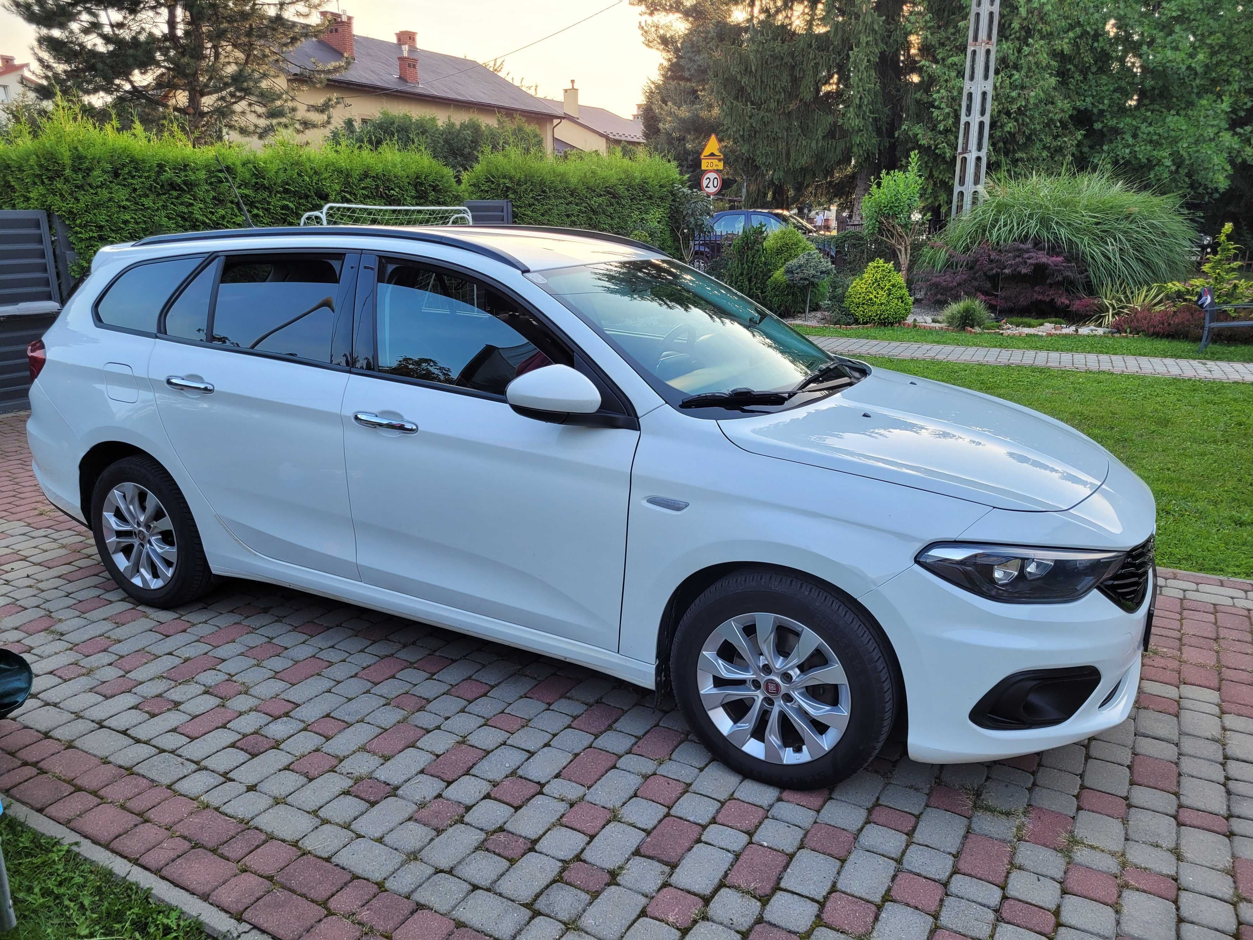 FIAT Tipo kombi Lounge radar kamera oszczędny Mjet 4.5l/100km