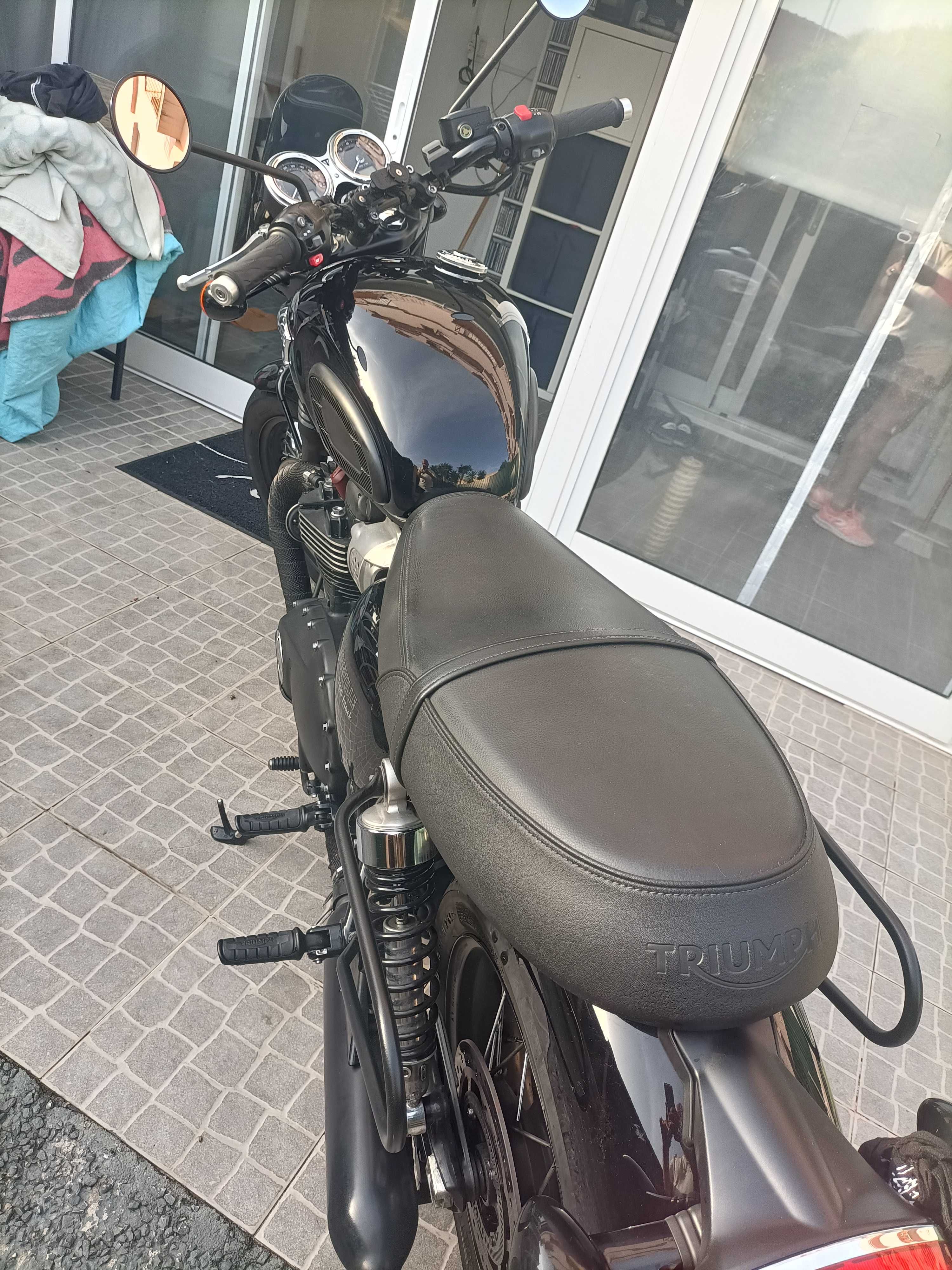 Triumph Bonneville T100 - 900CC - Ano 2017