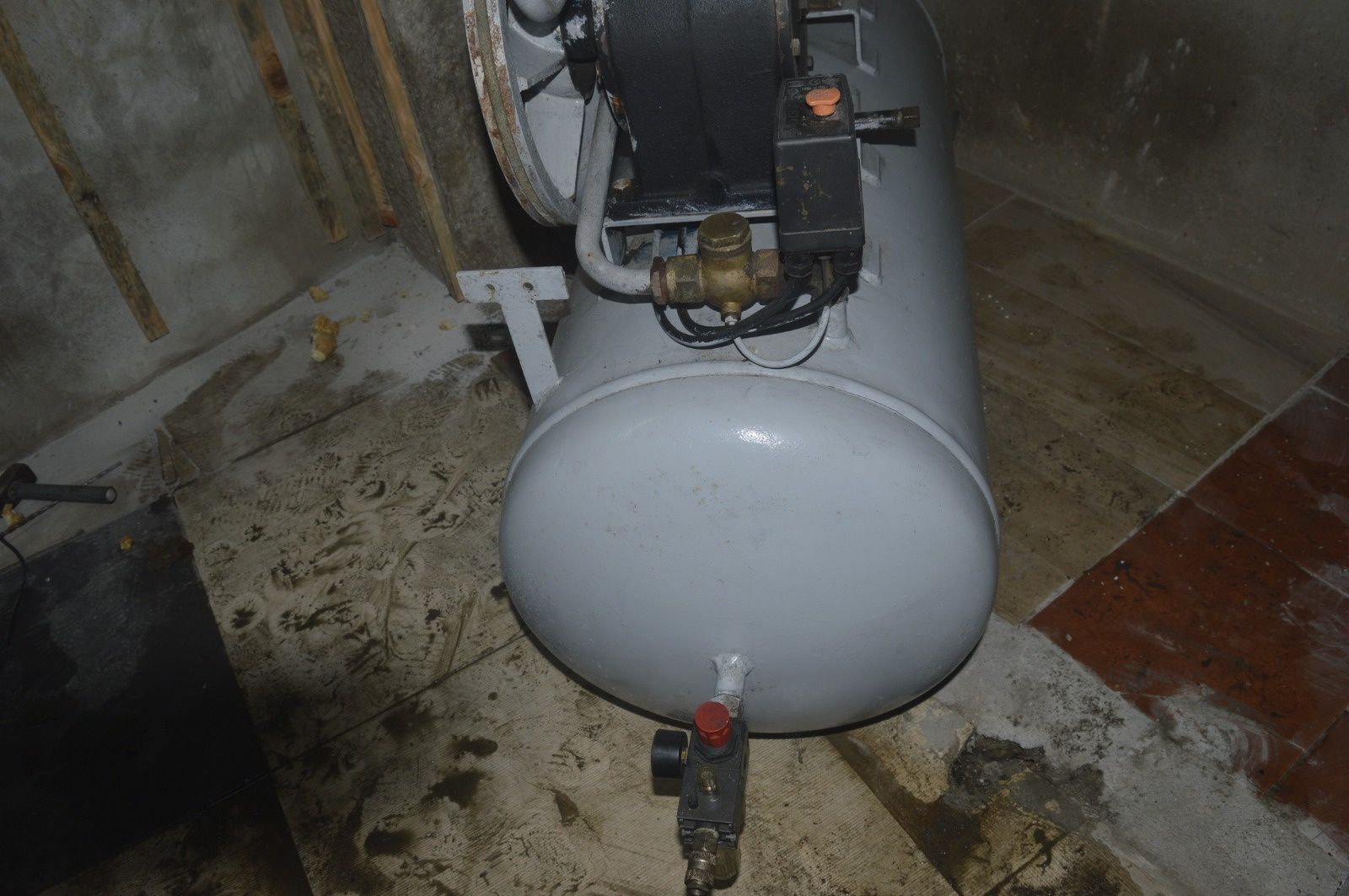 Vendo compressor de ar usado de 200L
