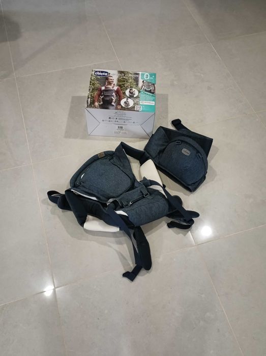 Carrinho de bebe, marsúpio e mobile de berço em excelente estado.