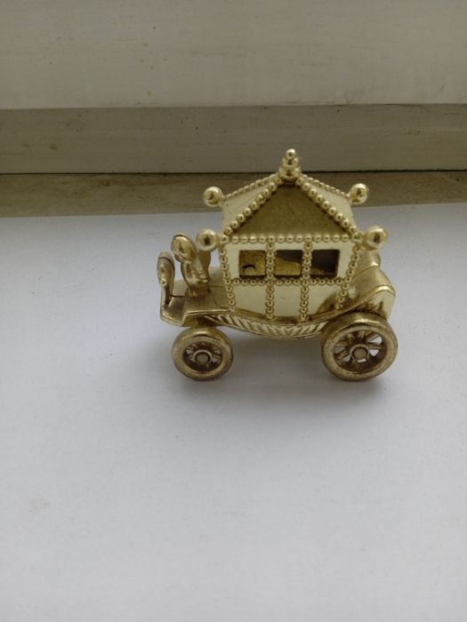 Фігурка карети для дівчаток