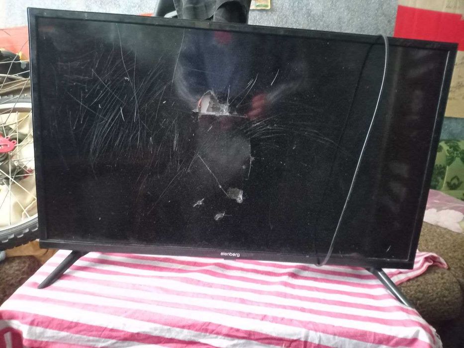 Плазма Elenberg 32BH400 на запчасти