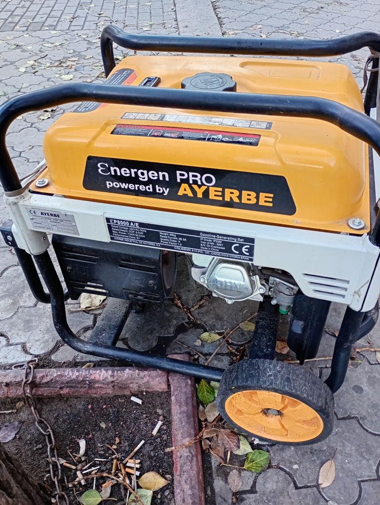 Продам бензиновый генератор 7 kwt