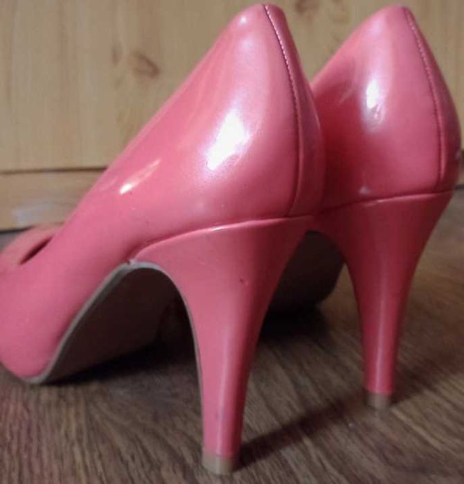 Lakierowane koralowe czółenka gruby obcas r.38 Floyd by Smith