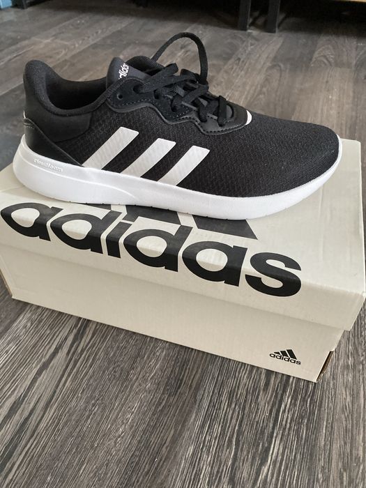 Нові кросівки Adidas