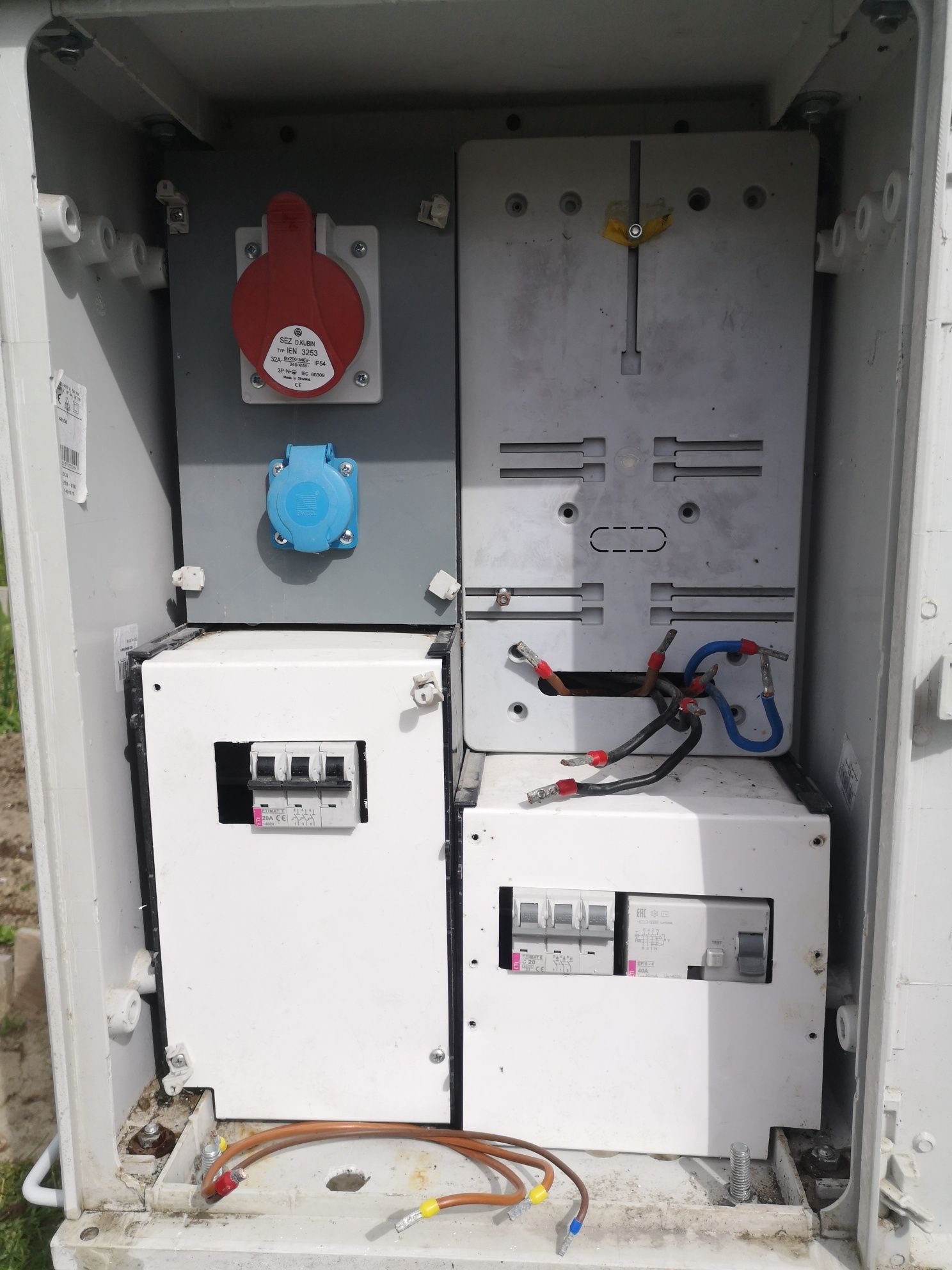 Skrzynka elektryczna budowlana