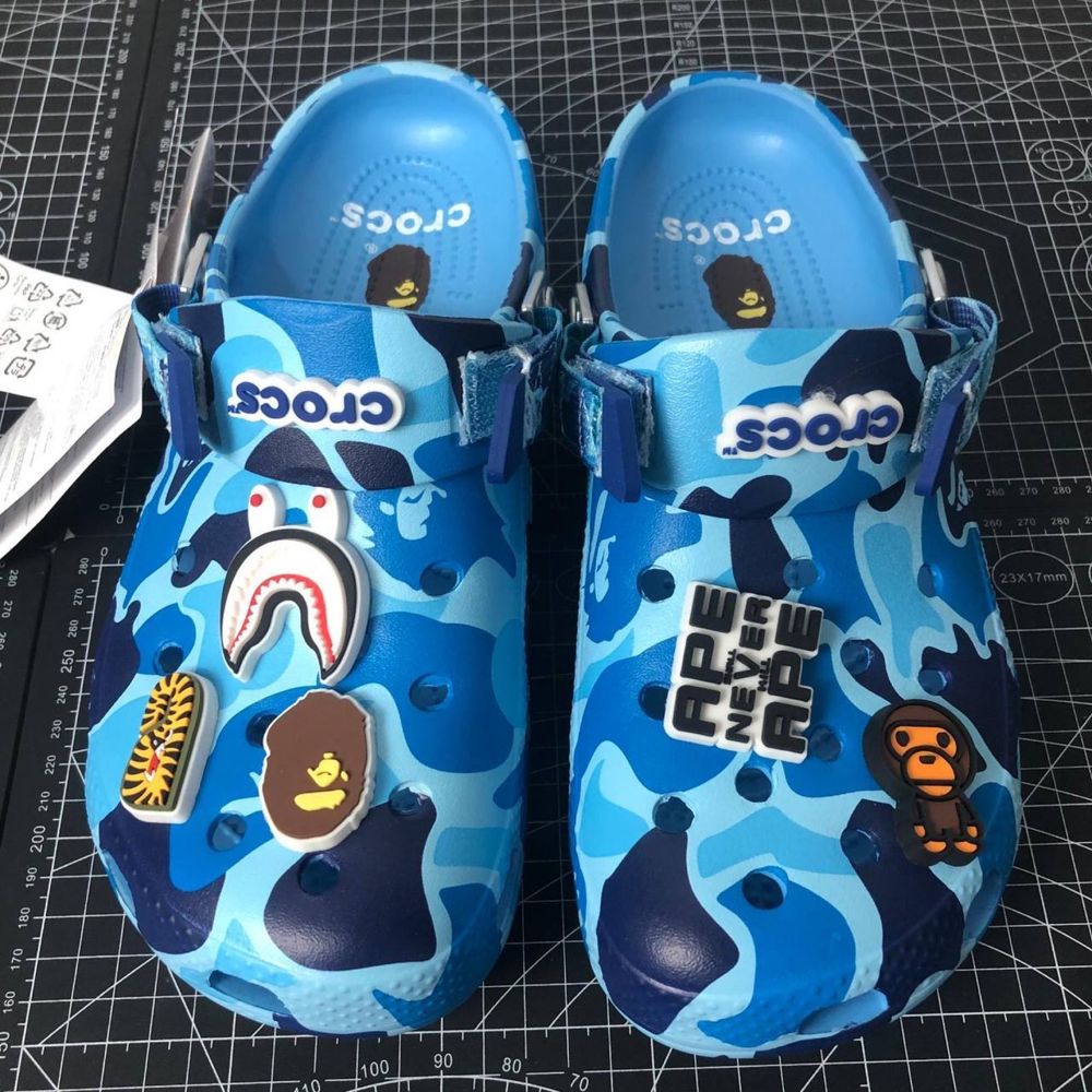Тапочки Crocs x Bape