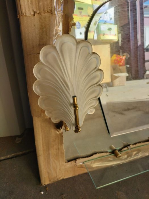 Espelho de casa de banho com iluminação