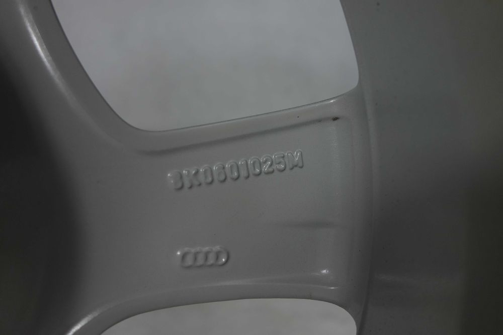 Alufelgi 16" 5x112 Audi A3 A4 A6 Seat Vw Skoda Srebrne 835